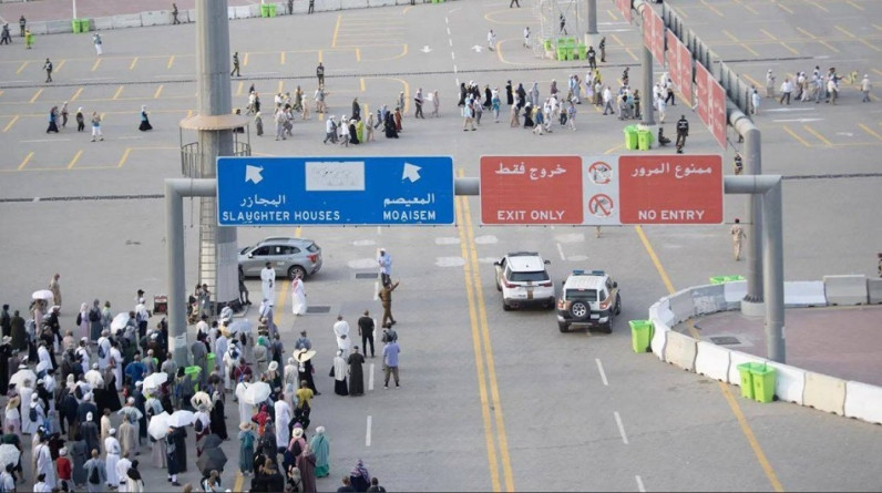 في يوم التروية.. حجاج بيت الله يتوافدون إلى مشعر مِنَى لبدء المناسك (صور)